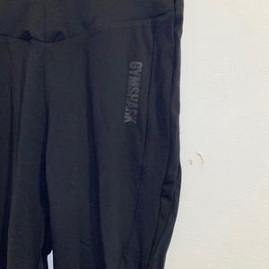 Gym shark leggings